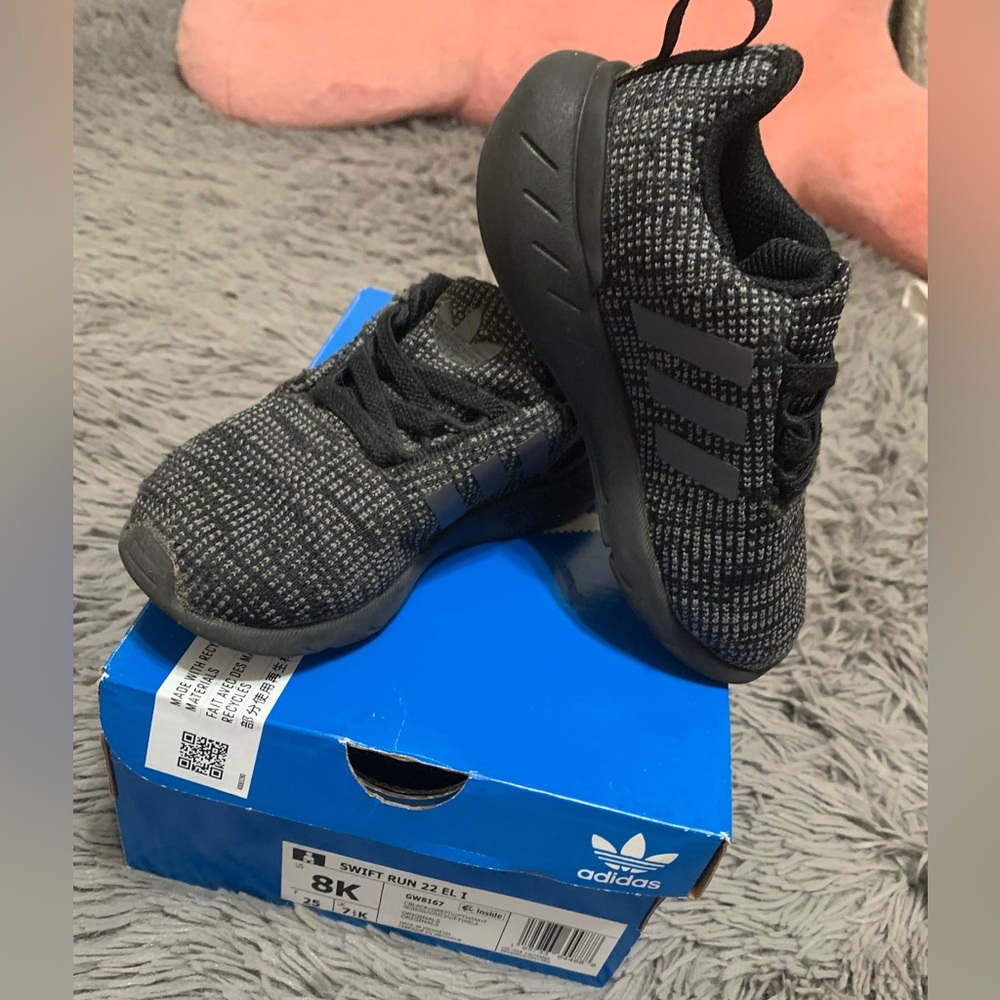 Adidas Sneakers